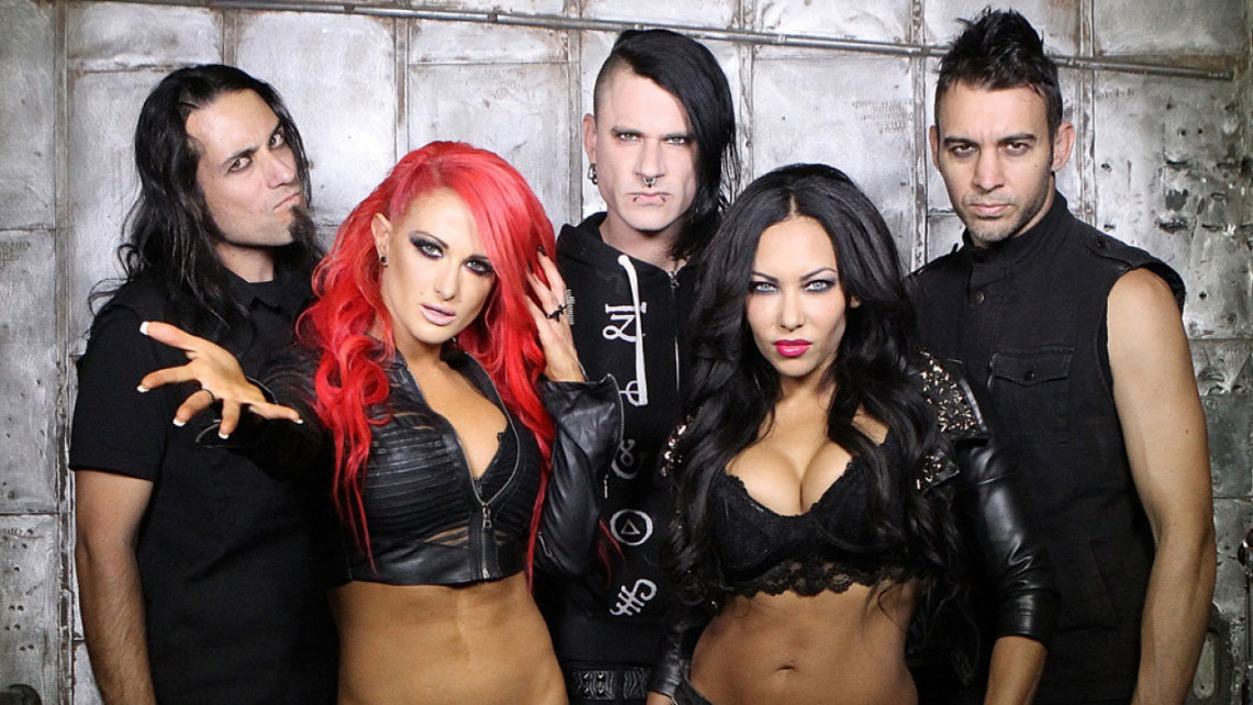 Butcher Babies vuelven con su nuevo single ” Bottom of a bottle”